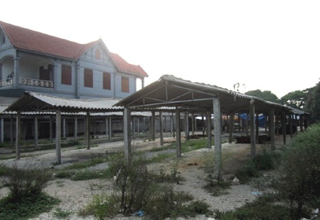 Chợ của HTX Tân Thành bị bỏ hoang.