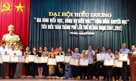 TP Vinh: 5 năm, gần 48 ngàn Gia đình hiếu học - 2 Biểu dương các gia đình hiếu học.
