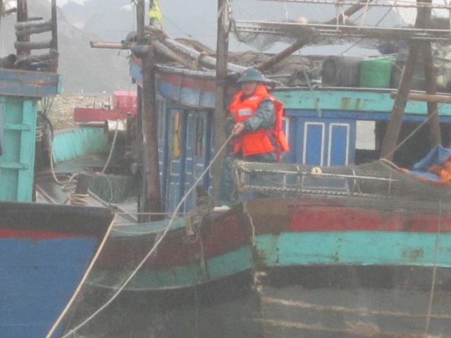 Bảo vệ tàu thuyền (Ảnh: Nguyễn Duy)