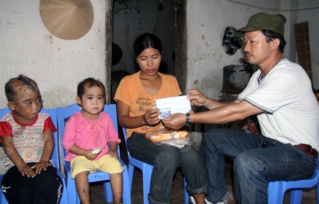 Hội đồng hương Nghi Lộc ủng hộ hai bé xin được làm người bình thường