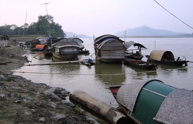Một góc làng chài xóm Vận Tải xã Võ Liệt, huyện Thanh Chương vẫn dài cổ đợi chờ dự án.