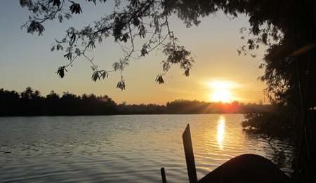  Bến đò nhỏ khi chiều buông.