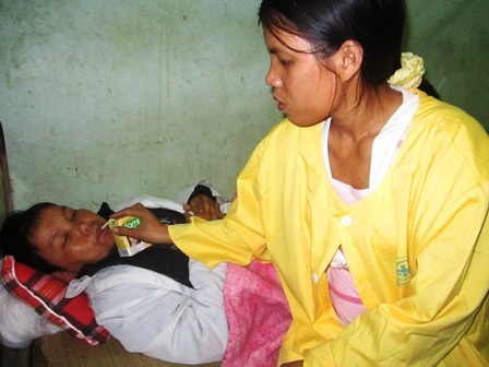  Anh Văn sau khi bệnh u não tái phát được gia đình đưa vào điều trị tại BVĐK Nghệ An.