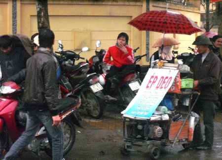 Đổ xô làm hộ chiếu sau Tết - 15