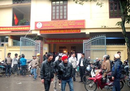 Đổ xô làm hộ chiếu sau Tết - 1