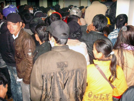 Đổ xô làm hộ chiếu sau Tết - 2