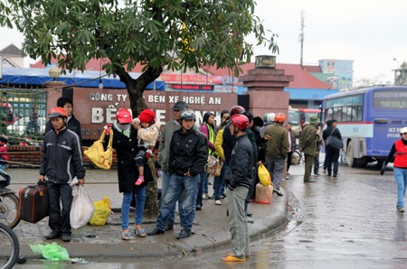 “Hành xác” trên những “chuyến xe bão táp” ngày Tết - 14