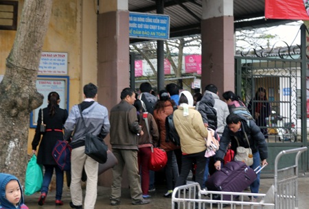 “Hành xác” trên những “chuyến xe bão táp” ngày Tết - 15