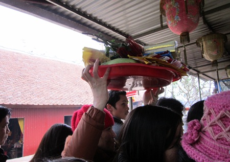 Tưng bừng khai hội Đền Cờn - 1