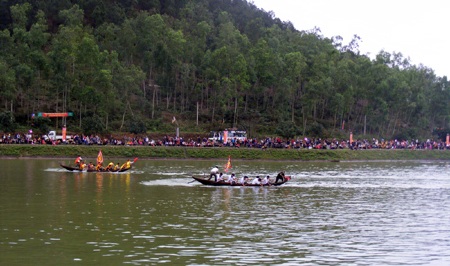 Sôi động đấu vật, đua thuyền tại lễ hội Vua Mai - 15