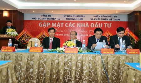 Chủ tịch Quốc hội dâng hương tại khu mộ thân mẫu Bác Hồ - 5