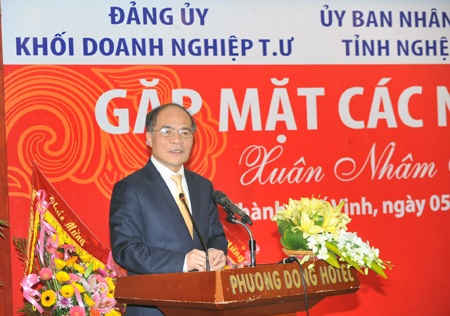 Chủ tịch Quốc hội dâng hương tại khu mộ thân mẫu Bác Hồ - 6