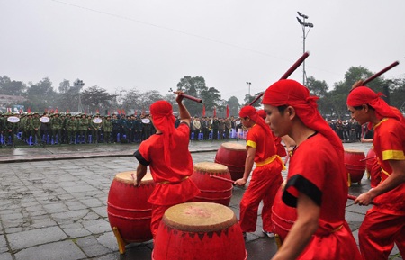 Hàng nghìn thanh niên hăng hái lên đường nhập ngũ - 10