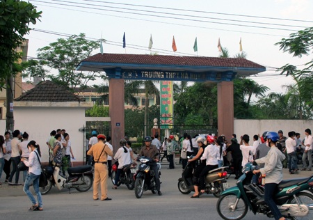 Nghệ An: Hơn 30 trường học thu sai quy định - 1