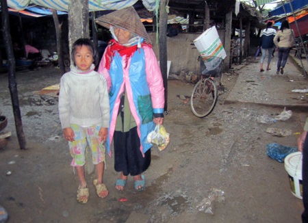 Bà ăn xin nuôi mộng học chữ cho cháu - 3