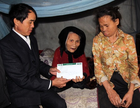 Hơn 10 triệu đồng đến với hai mẹ con ở tuổi xế chiều  - 1