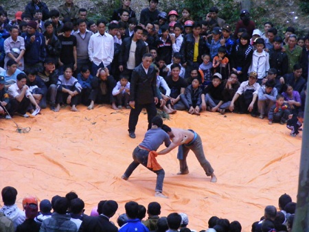 Sôi động đấu vật, đua thuyền tại lễ hội Vua Mai - 6