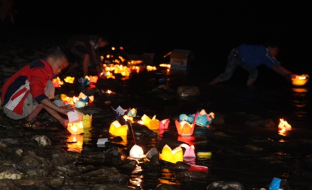Đêm hoa đăng trên dòng Sông Lam  - 10