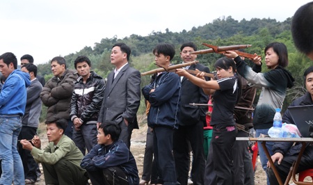 Tưng bừng hội thi bắn nỏ tại Lễ hội Đền Vạn  - 5