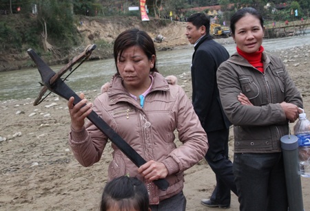 Tưng bừng hội thi bắn nỏ tại Lễ hội Đền Vạn  - 2