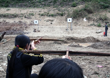 Tưng bừng hội thi bắn nỏ tại Lễ hội Đền Vạn  - 4