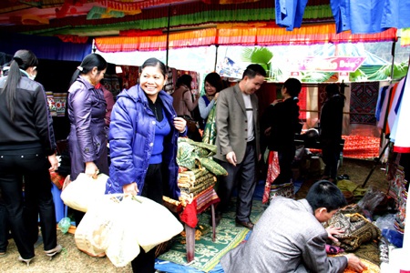 Mùa xuân trẩy hội thẳm Bua  - 8