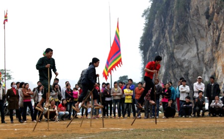 Mùa xuân trẩy hội thẳm Bua  - 10