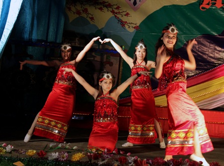 Mùa xuân trẩy hội thẳm Bua  - 3