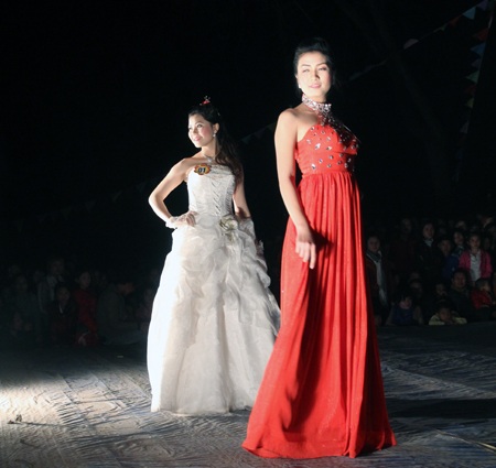 Duyên dáng người đẹp Đền Vạn - 13