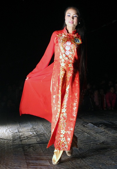 Duyên dáng người đẹp Đền Vạn - 9