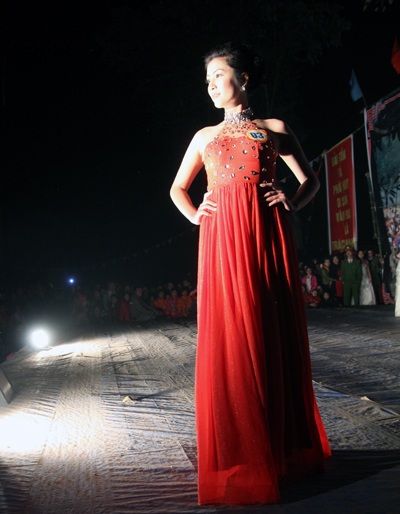 Duyên dáng người đẹp Đền Vạn - 15