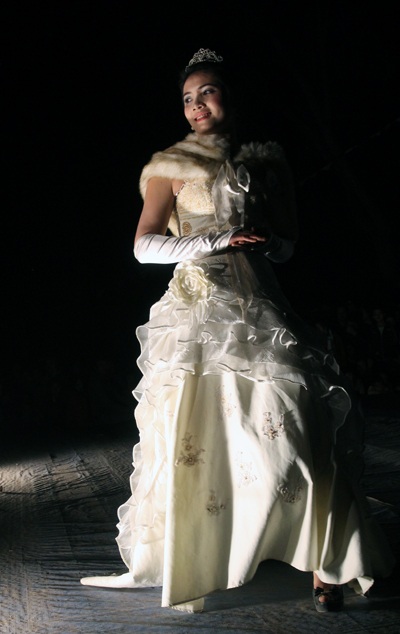 Duyên dáng người đẹp Đền Vạn - 11