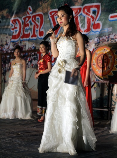 Duyên dáng người đẹp Đền Vạn - 18