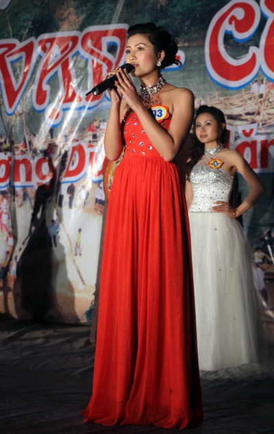 Duyên dáng người đẹp Đền Vạn - 19