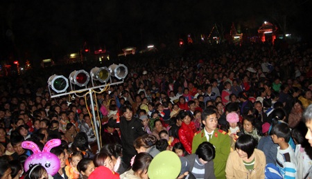 Duyên dáng người đẹp Đền Vạn - 23