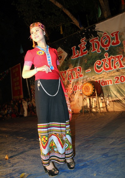 Duyên dáng người đẹp Đền Vạn - 3