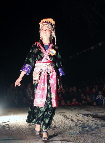 Duyên dáng người đẹp Đền Vạn - 6