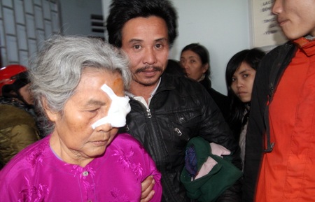 Nghệ An: Mổ mắt miễn phí cho nông dân nghèo - 8