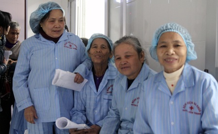 Nghệ An: Mổ mắt miễn phí cho nông dân nghèo - 7