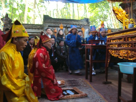 Khai hội Đền Hoàng  - 1