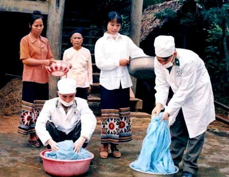 Những thầy thuốc mang quân hàm xanh ở miền biên viễn  - 2