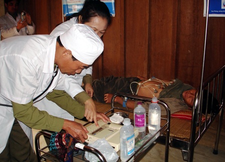 Những thầy thuốc mang quân hàm xanh ở miền biên viễn  - 4