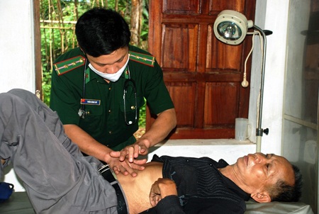 Những thầy thuốc mang quân hàm xanh ở miền biên viễn  - 5