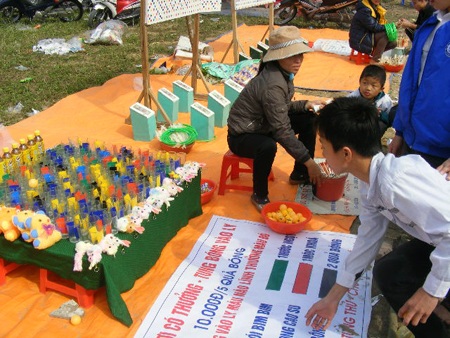 Cờ bạc nở rộ ở lễ hội Cương Quốc Công Nguyễn Xí - 4 Cờ bạc nở rộ ở lễ hội Cương Quốc Công Nguyễn Xí - 4