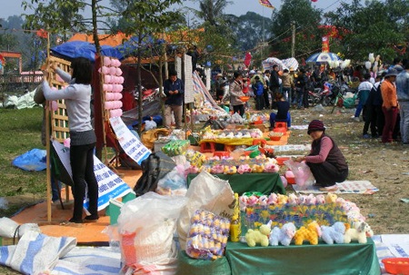 Cờ bạc nở rộ ở lễ hội Cương Quốc Công Nguyễn Xí - 8 Cờ bạc nở rộ ở lễ hội Cương Quốc Công Nguyễn Xí - 8