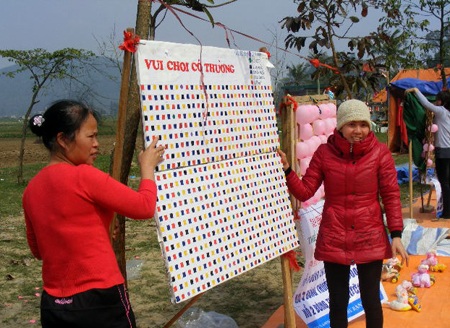 Cờ bạc nở rộ ở lễ hội Cương Quốc Công Nguyễn Xí - 13 Cờ bạc nở rộ ở lễ hội Cương Quốc Công Nguyễn Xí - 13