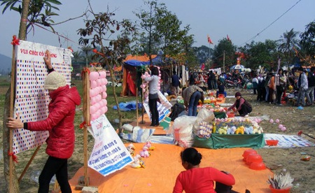 Cờ bạc nở rộ ở lễ hội Cương Quốc Công Nguyễn Xí - 9 Cờ bạc nở rộ ở lễ hội Cương Quốc Công Nguyễn Xí - 9