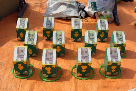 Cờ bạc nở rộ ở lễ hội Cương Quốc Công Nguyễn Xí - 10 Cờ bạc nở rộ ở lễ hội Cương Quốc Công Nguyễn Xí - 10