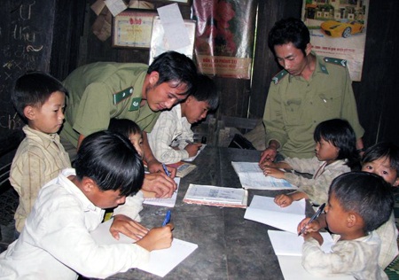 “Đồn là nhà, biên giới là quê hương...”