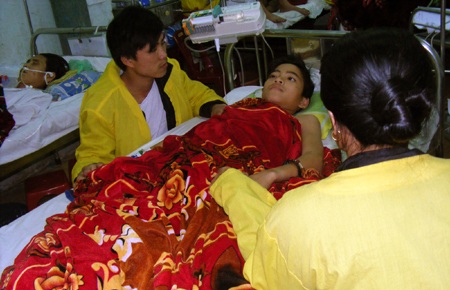 Tình cảnh nguy kịch của cậu bé mắc bệnh dị dạng mạch máu não